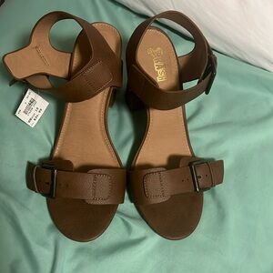 Brand new sandals never worn out size 10 brown